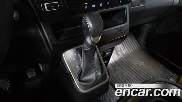 Hyundai Staria 2022 — Фото 9/20