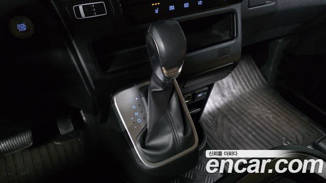Hyundai Staria 2022 — Фото 17/20