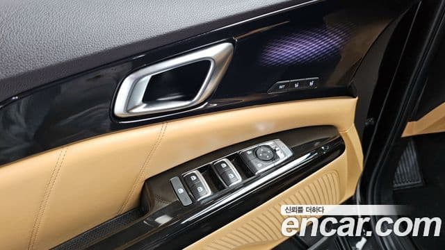 Kia Carnival 2022 — ფოტო 16/20