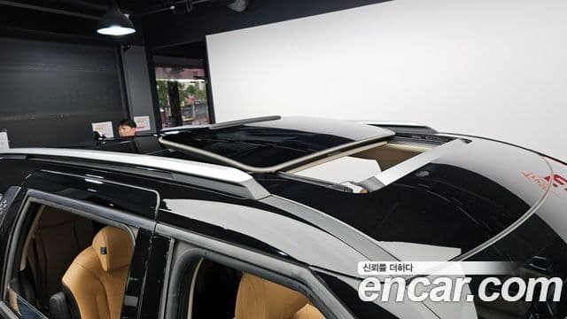 Kia Carnival 2022 — ფოტო 19/20