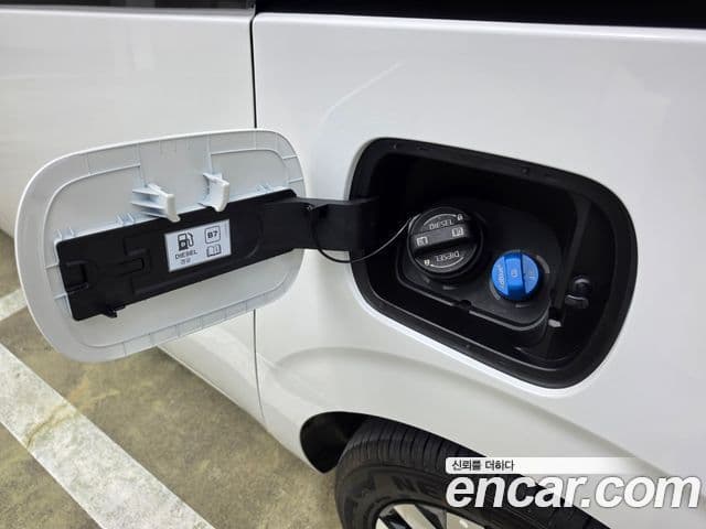 Hyundai Staria 2025 — Şəkil 13/19