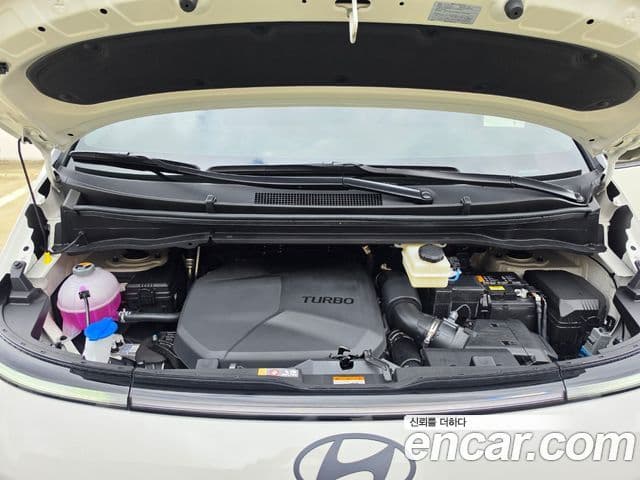 Hyundai Staria 2025 — Şəkil 17/19