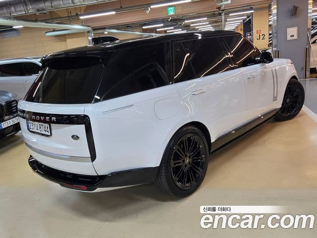 Land Rover Range Rover 2023 — ფოტო 1/20