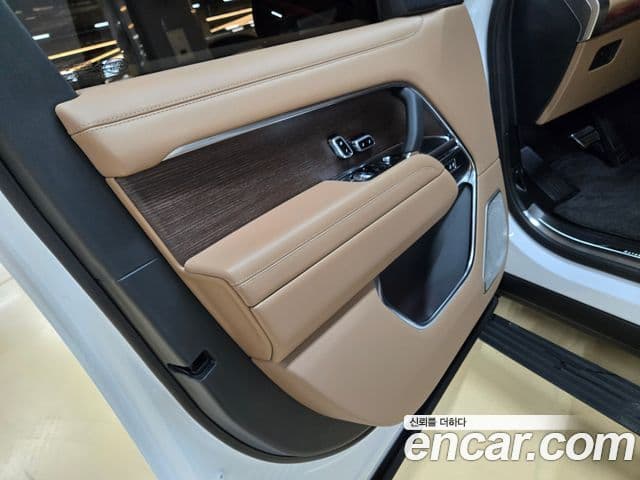 Land Rover Range Rover 2023 — фото 7 из 20