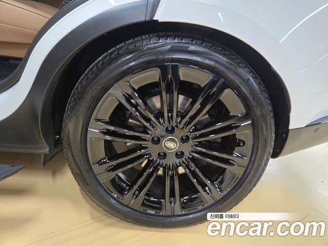 Land Rover Range Rover 2023 — ფოტო 13/20