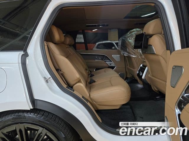 Land Rover Range Rover 2023 — ფოტო 17/20