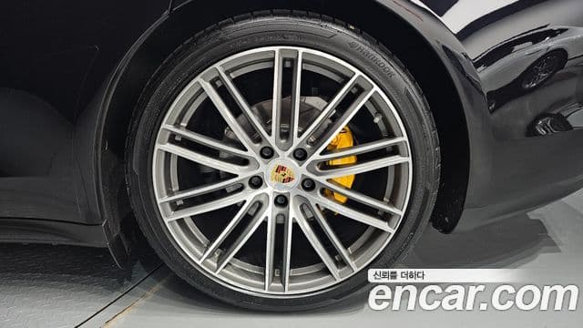 Porsche Panamera 2018 — Photo 23/33