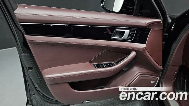 Porsche Panamera 2018 — Photo 14/33