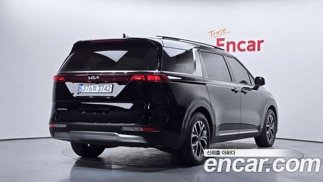 Kia Carnival 2023 — ფოტო 2/20