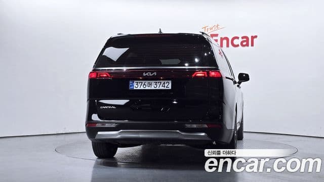 Kia Carnival 2023 — ფოტო 4/20