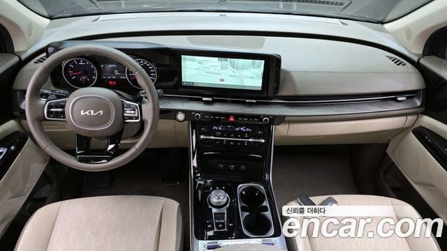 Kia Carnival 2023 — ფოტო 7/20