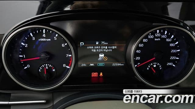 Kia Carnival 2023 — ფოტო 8/20
