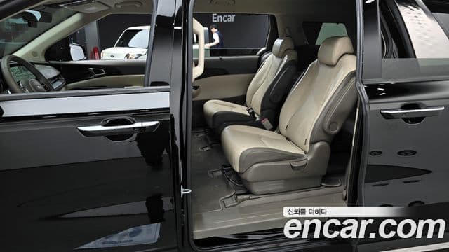 Kia Carnival 2023 — ფოტო 11/20