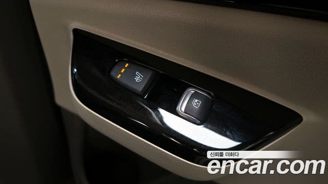 Kia Carnival 2023 — ფოტო 16/20