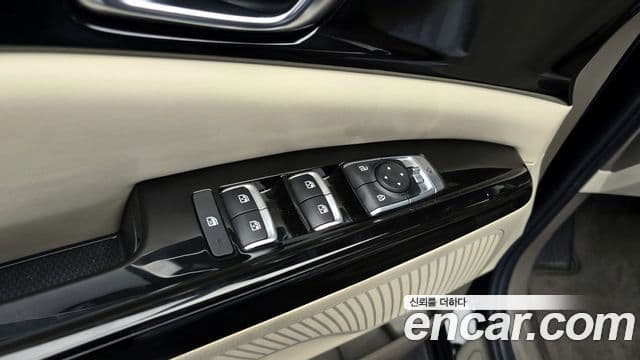 Kia Carnival 2023 — ფოტო 17/20