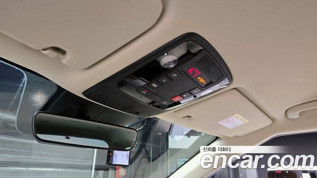 Kia Carnival 2023 — ფოტო 19/20