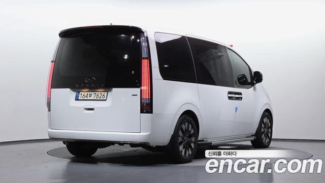 Hyundai Staria 2023 — Photo 27/36