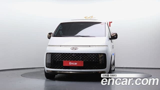 Hyundai Staria 2023 — Photo 35/36