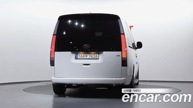 Hyundai Staria 2023 — Photo 8/36