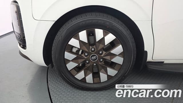 Hyundai Staria 2023 — Photo 29/36