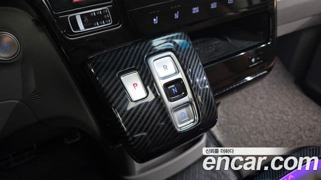 Hyundai Staria 2023 — Photo 12/36