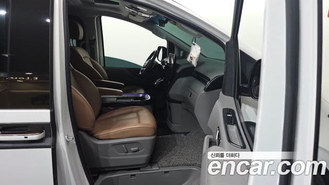 Hyundai Staria 2023 — Photo 23/36