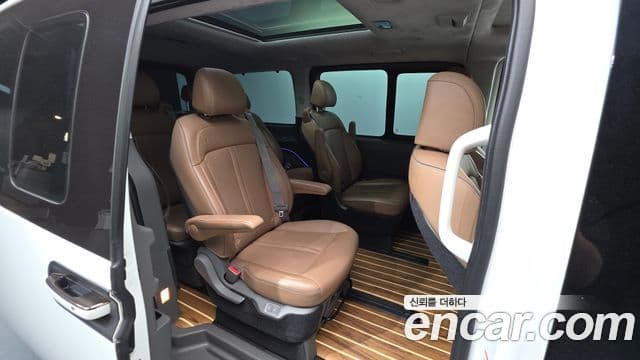 Hyundai Staria 2023 — Photo 25/36