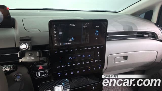 Hyundai Staria 2023 — Photo 18/36
