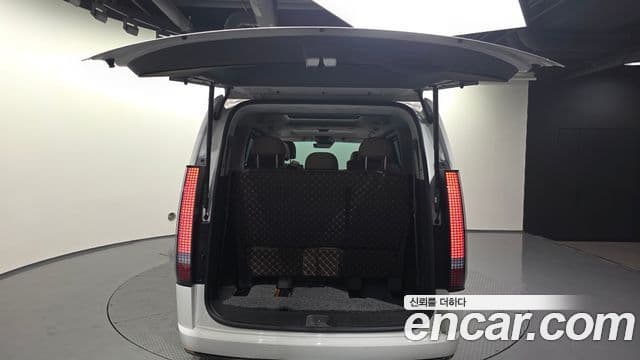 Hyundai Staria 2023 — Photo 3/36
