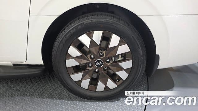 Hyundai Staria 2023 — Photo 26/36