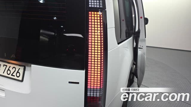 Hyundai Staria 2023 — Photo 20/36