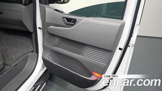 Hyundai Staria 2023 — Photo 24/36