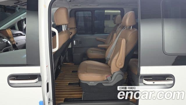 Hyundai Staria 2023 — Photo 33/36