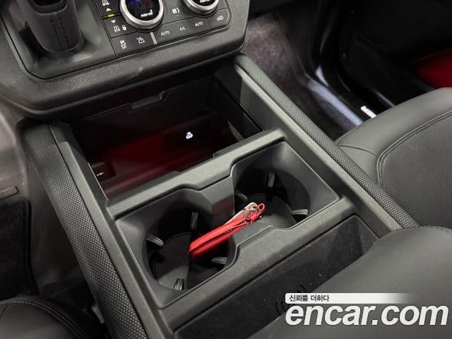 Land Rover Defender 2024 — ფოტო 11/19