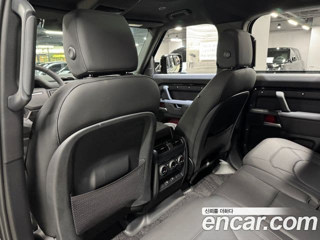 Land Rover Defender 2024 — ფოტო 12/19