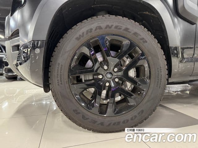 Land Rover Defender 2024 — ფოტო 16/19