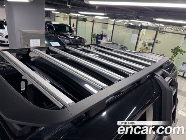 Land Rover Defender 2024 — ფოტო 17/19