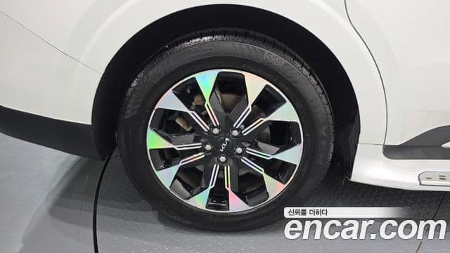 Kia Carnival 2022 — ფოტო 5/20