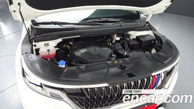 Kia Carnival 2022 — ფოტო 6/20