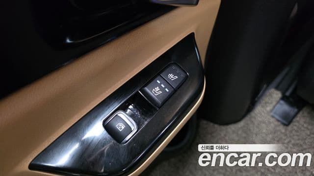 Kia Carnival 2022 — ფოტო 19/20