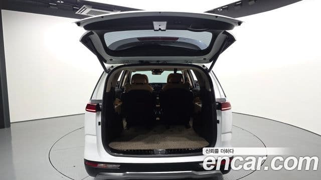 Kia Carnival 2022 — фото 20 из 20