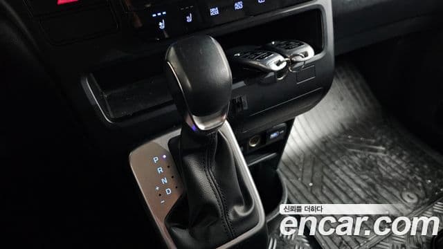 Hyundai Staria 2023 — Фото 7/20