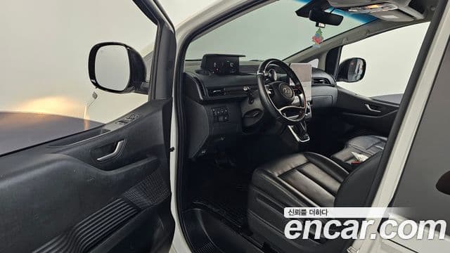 Hyundai Staria 2023 — Фото 8/20