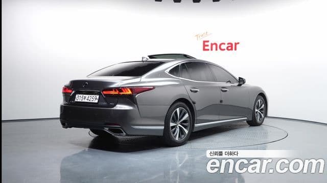 Lexus LS500 2022 — фото 2 из 20