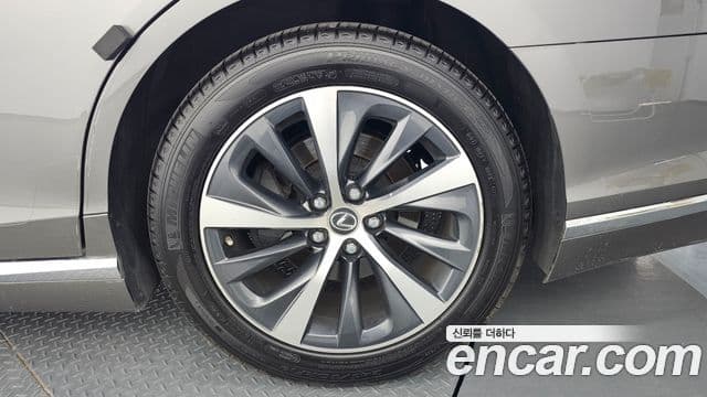 Lexus LS500 2022 — Photo 25/38