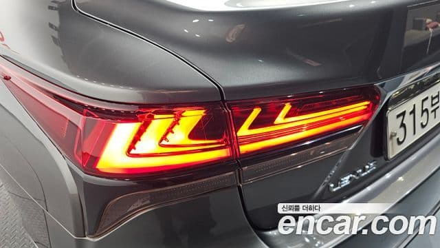 Lexus LS500 2022 — Photo 7/38