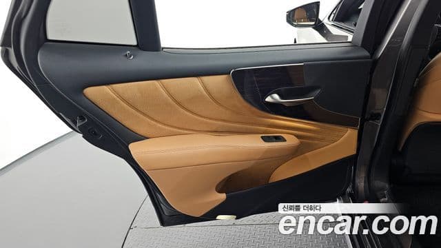 Lexus LS500 2022 — Photo 3/38