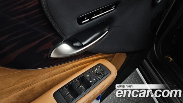 Lexus LS500 2022 — Photo 5/38
