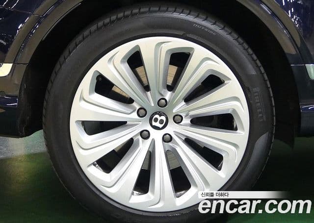 Bentley Bentayga 2021 — Şəkil 8/20