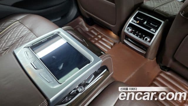 BMW 7 Series 2020 — ფოტო 18/20